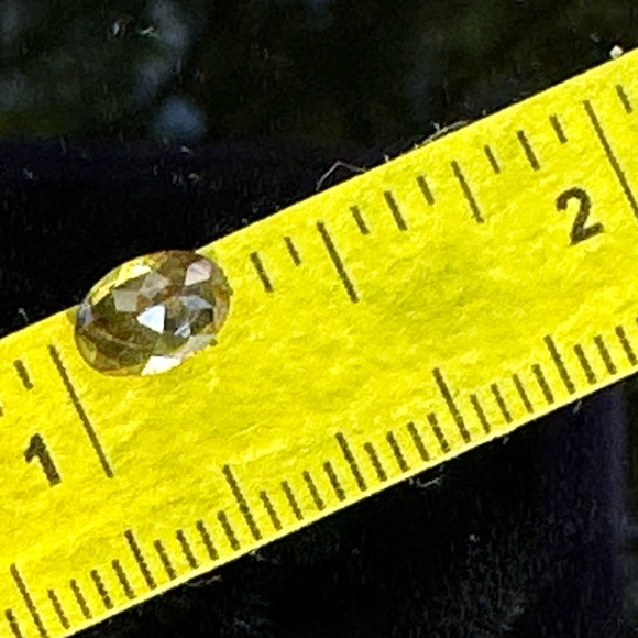 Chrome Green (Sphene) 0.80 CT’s Attractive piece - Picture 3 of 17